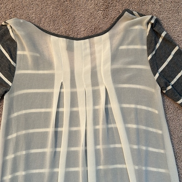 Striped three-quarter length sleeve top. - Picture 4 of 4
